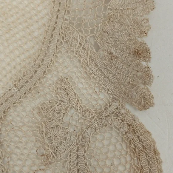 Vintage Italian Lace Table Runner Handmade Delicate Quality 17x45 Bureau Scarf